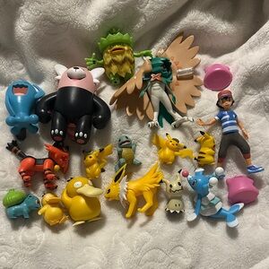 Assorted Pokémon Battle Figures Set